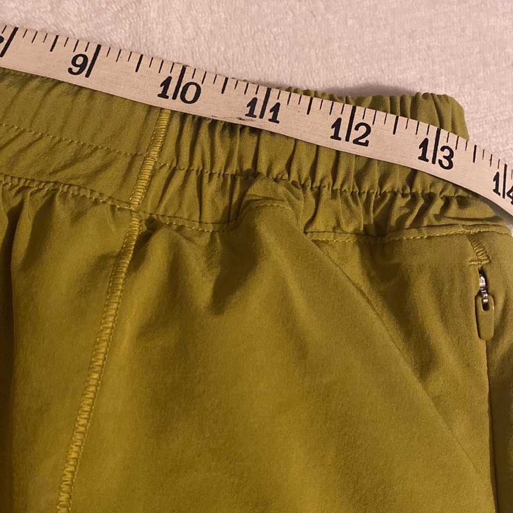 SOLD✨Lululemon Hotty Hot Short II Long 4" Size 8 - Picture 9 of 11